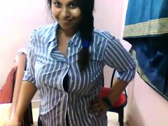 Indian sexy tamil girl exposing her sexy big booby body in